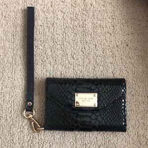 Michael Kors Credit Card And Phone Case / Wristlet